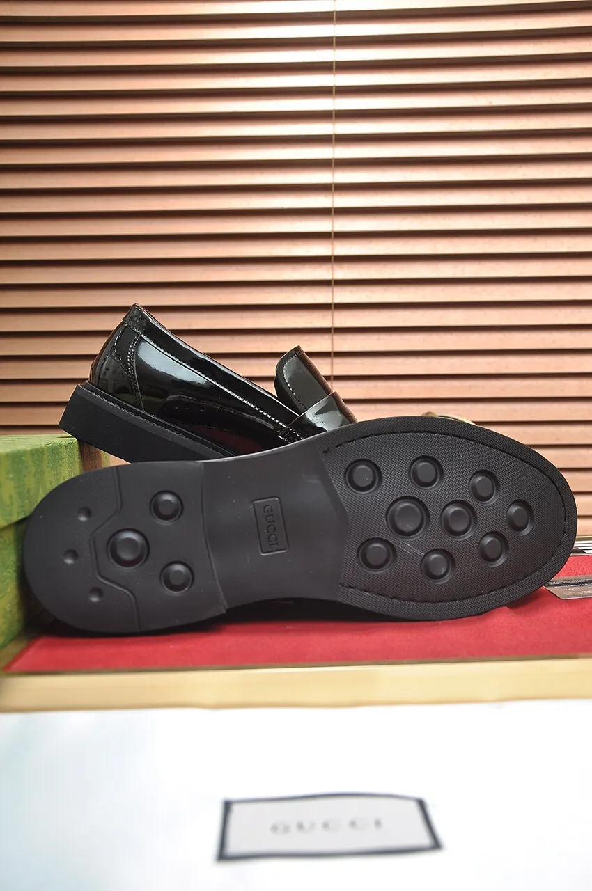 Factory price 540💶Italy’s top luxury men’s shoe giant (GUCCI) (Gucci) (full cowhide lining) new arrival🍃Original European style🔰 Pleasant to the eye😍In order to make the shoes more durable and non-deformable🌀The production continues to follow traditional methods but there is still no lack of innovation💪The original open-edge beaded cowhide is selected for the leather♻️ Smooth, natural and extra bright⭐Made of imported cowhide The rich man’s first choice 38-45 (45 customized)